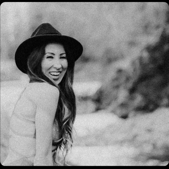 Meet your Posher, Allisa - Picture 15 of 16